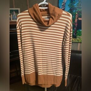 Striped Gap top. Size XS (fits larger).  Great condition.